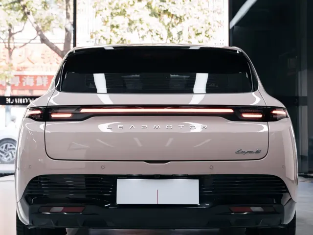 Leapmotor Lafa 5 — Фото автомобиля 4