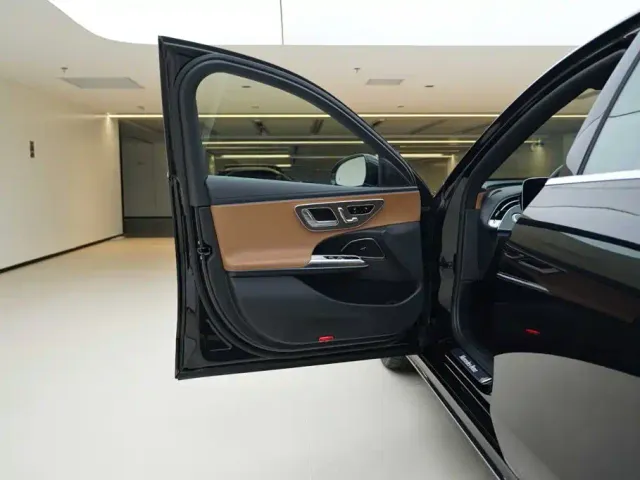 Mercedes-Benz E-Class — Фото автомобиля 14