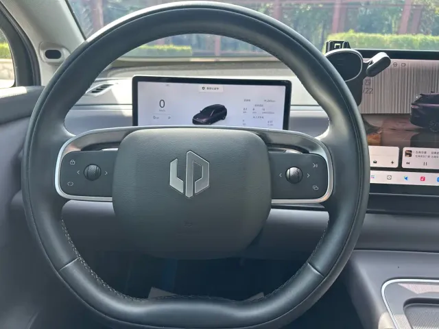 Leapmotor C10 — Фото автомобиля 6