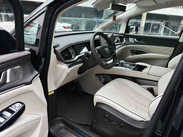 Denza Denza D9 2024 DM-i 980 AWD Flagship — Фото автомобиля 8