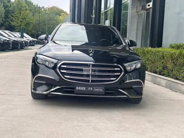 Mercedes-Benz E-Class — Фото автомобиля 3