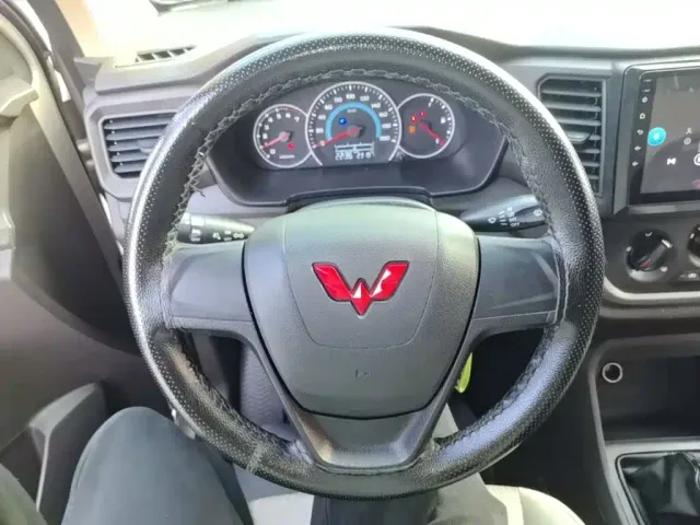 Wuling Hongguang V — Фото автомобиля 10