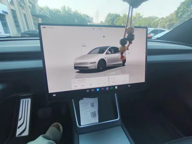 Tesla Model Y — Фото автомобиля 7