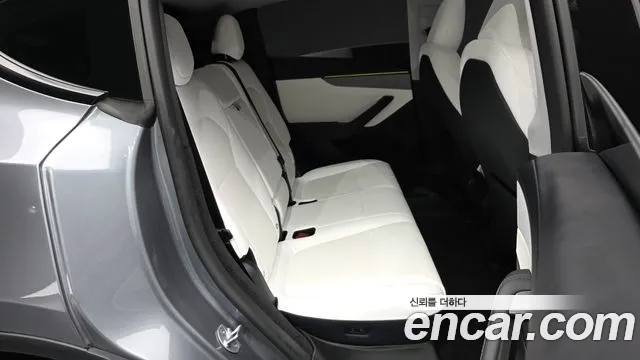Tesla Model Y — Фото автомобиля 11