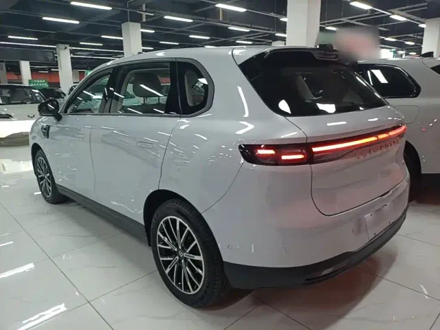 Leapmotor B10 — Фото автомобиля 4
