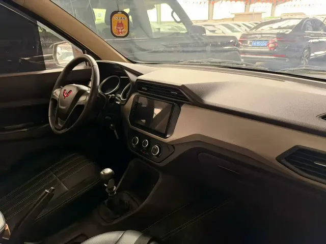 Wuling Hongguang — Фото автомобиля 5