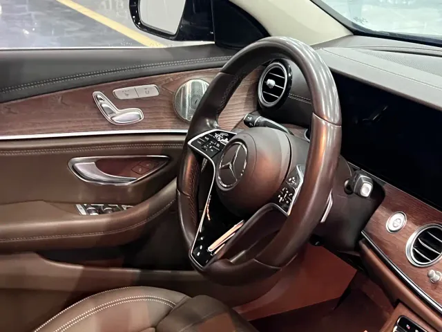 Mercedes-Benz E-Class — Фото автомобиля 20