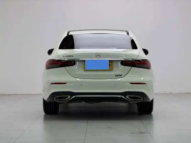 Mercedes-Benz E-Class — Фото автомобиля 2