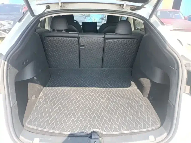 Tesla Model Y — Фото автомобиля 18