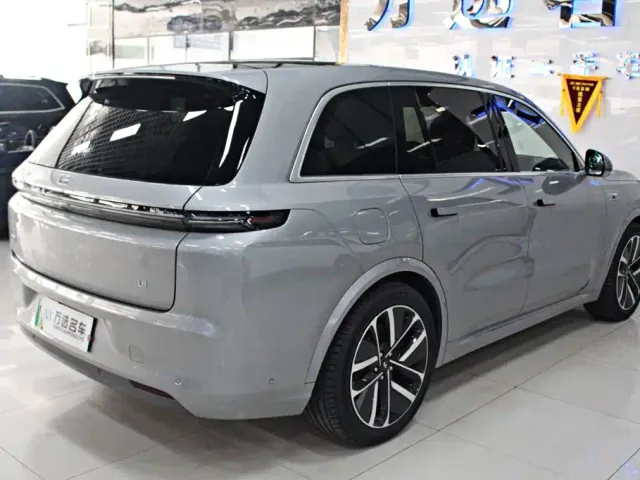 Li Auto L8 — Фото автомобиля 16