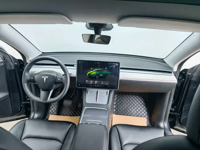 Tesla Model Y — Фото автомобиля 3