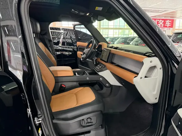 Land Rover Defender — Фото автомобиля 13