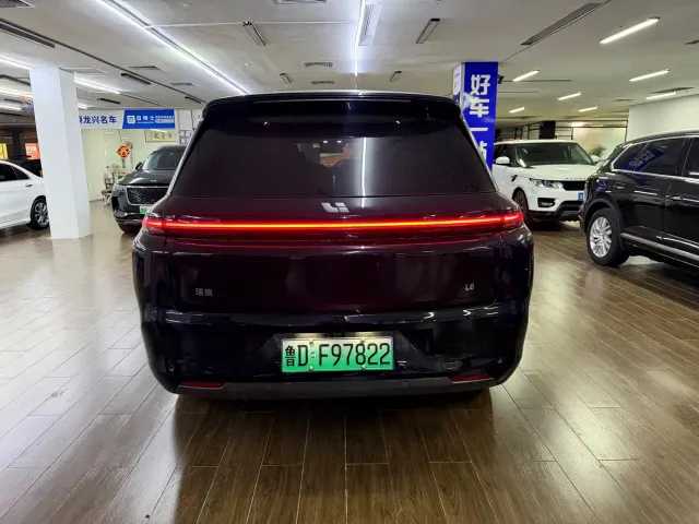 Li Auto L8 — Фото автомобиля 11