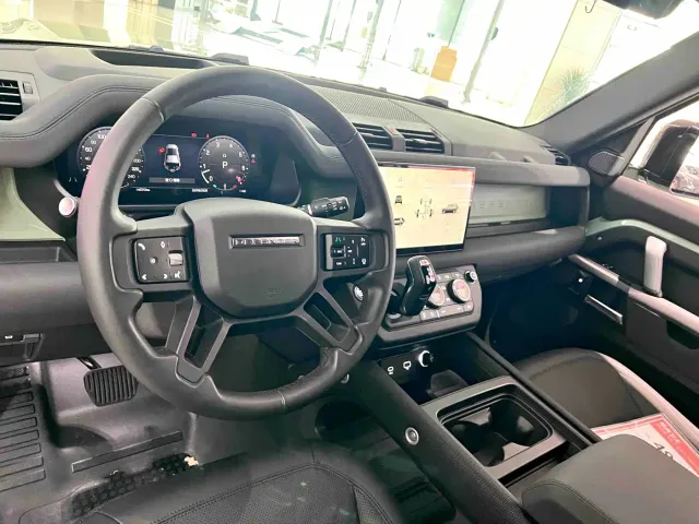 Land Rover Defender — Фото автомобиля 5