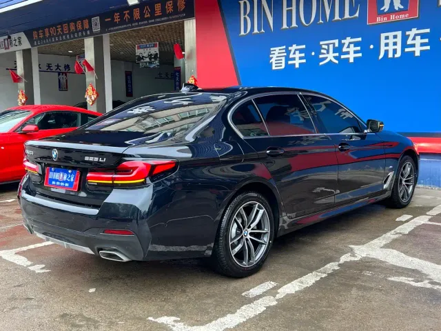 BMW 5 Series — Фото автомобиля 24