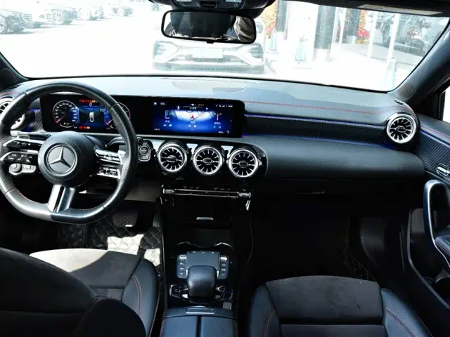 Mercedes-Benz Mercedes-Benz A-Class 2023 A 200 L Fashion — Фото автомобиля 16