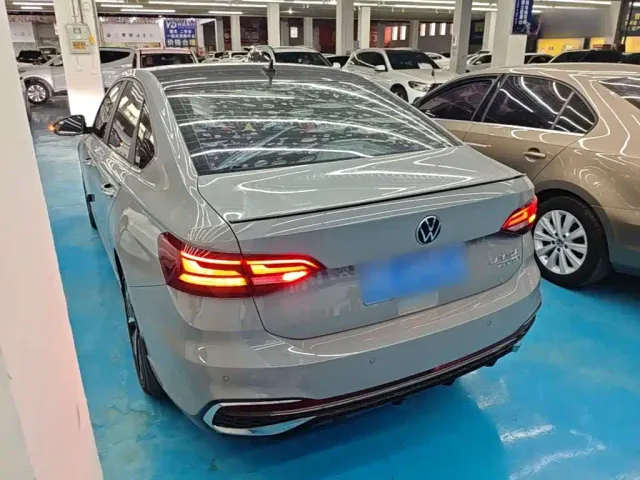Volkswagen Lavida — Фото автомобиля 4