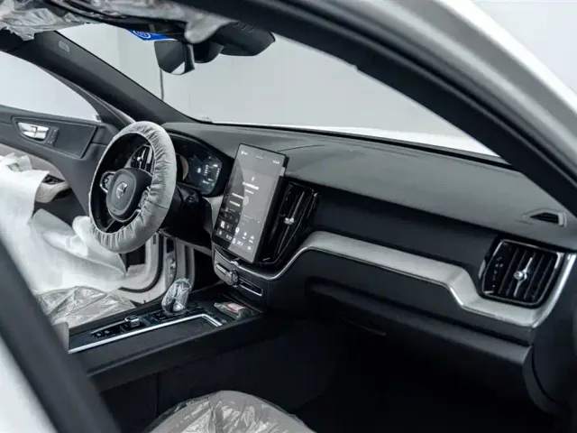 Volvo XC60 — Фото автомобиля 8