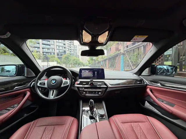 BMW 5 Series — Фото автомобиля 10