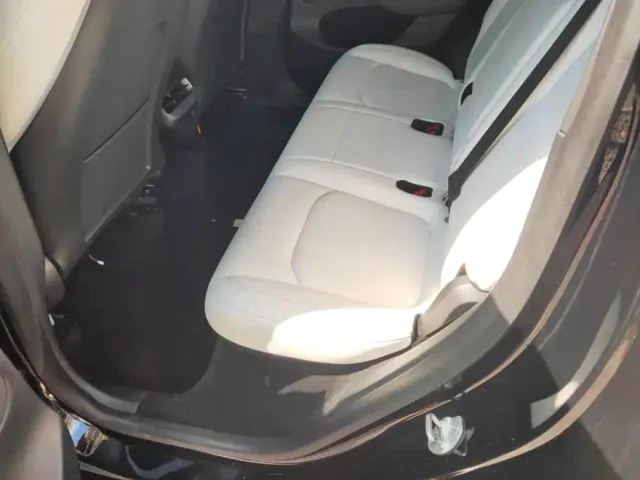 Tesla Model Y — Фото автомобиля 11