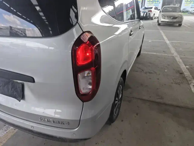 Wuling Hongguang — Фото автомобиля 7