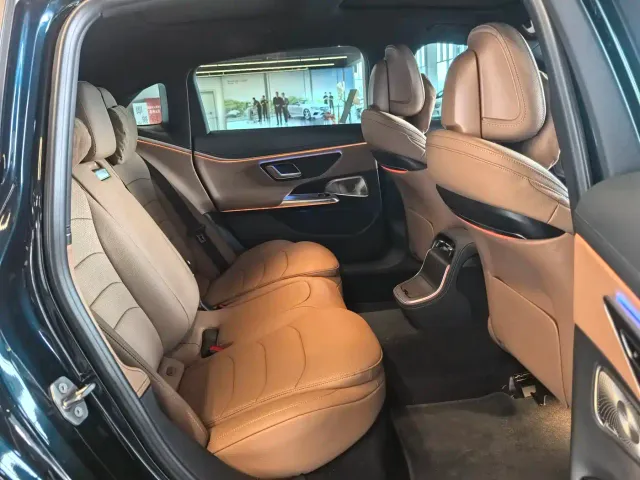 Mercedes-Benz E-Class — Фото автомобиля 11