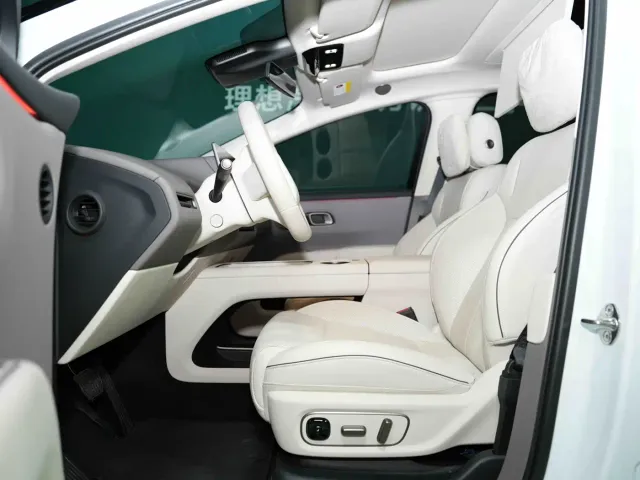 Li Auto i8 — Фото автомобиля 6