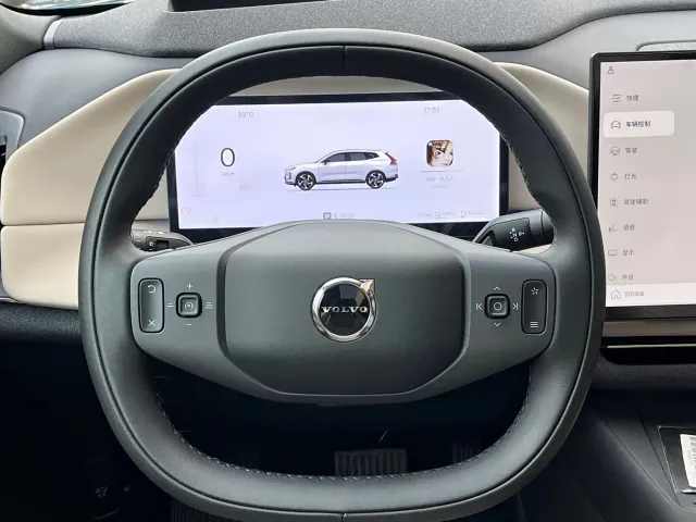 Volvo XC70 Plug-in Hybrid — Фото автомобиля 12