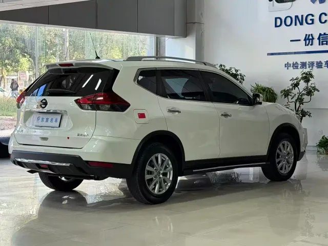 Nissan X-Trail — Фото автомобиля 16