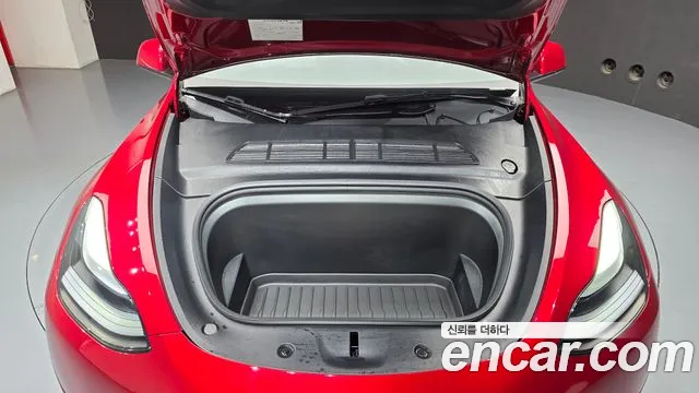 Tesla Model Y — Фото автомобиля 9