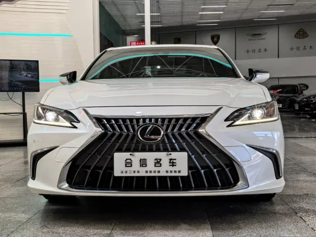 Lexus ES — Фото автомобиля 2