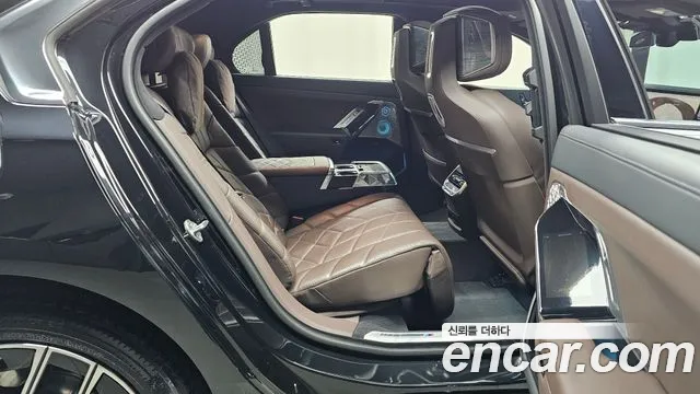 BMW 7-Series 7 серия (G70) 740i sDrive M Sport — Фото автомобиля 11