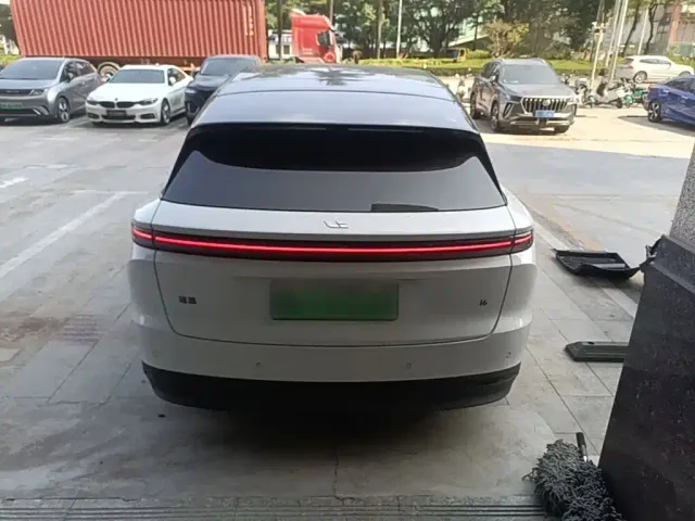Li Auto Li Auto i6 2025 2WD Base Model — Фото автомобиля 5