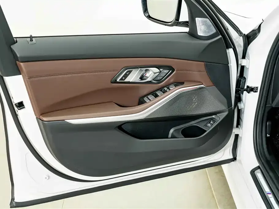 BMW BMW 3 Series 2025 325Li M Sport Package — Фото автомобиля 16