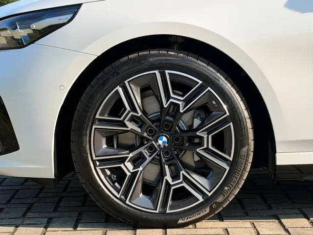 BMW 5 Series — Фото автомобиля 22
