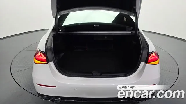 Mercedes-Benz E-Class — Фото автомобиля 20