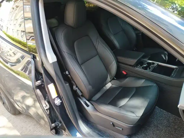 Tesla Model Y — Фото автомобиля 24