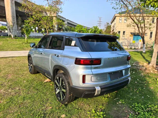 Geely ICON — Фото автомобиля 5