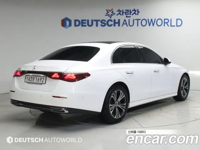Mercedes-Benz E-Class — Фото автомобиля 2