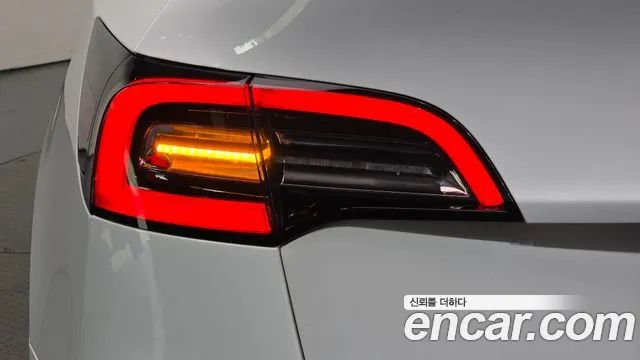 Tesla Model Y — Фото автомобиля 18