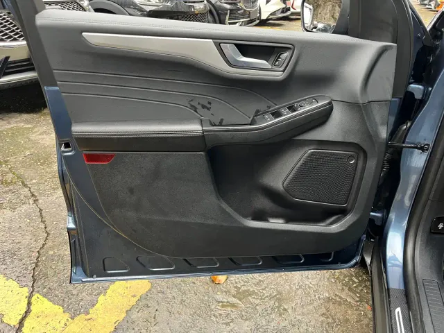Ford Escape — Фото автомобиля 8