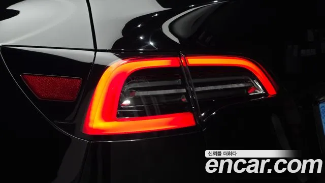 Tesla Model Y — Фото автомобиля 8