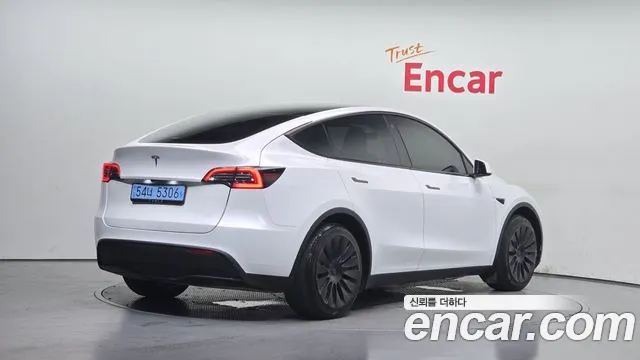 Tesla Model Y — Фото автомобиля 2
