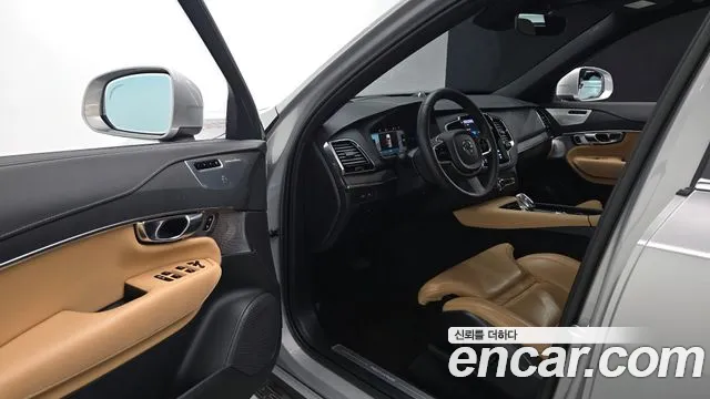 Volvo XC90 — Фото автомобиля 15