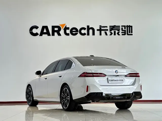 BMW 5 Series — Фото автомобиля 22