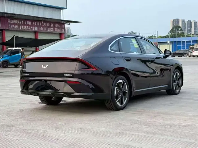 Wuling Starlight — Фото автомобиля 7