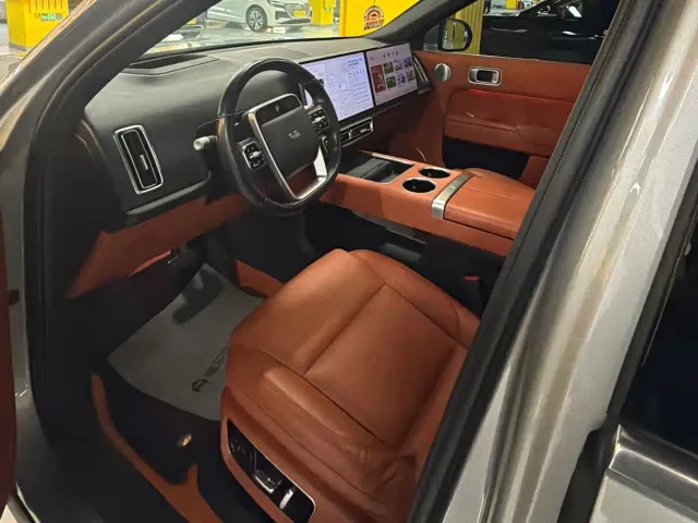 Li Auto L8 — Фото автомобиля 4