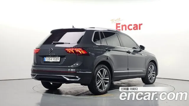 Фотография автомобиля — Volkswagen Tiguan