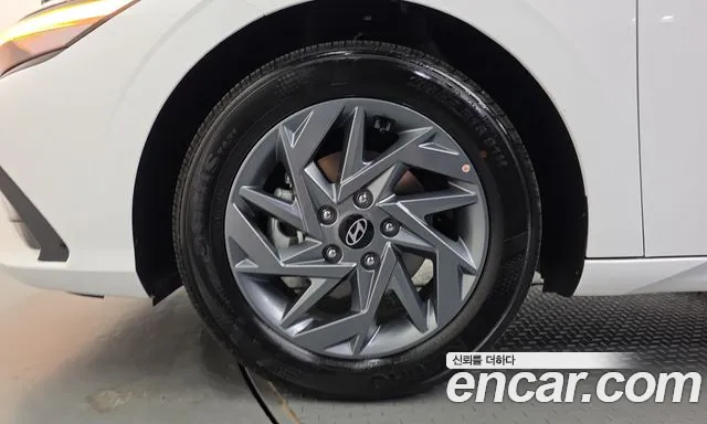 Hyundai Avante CN7 — Фото автомобиля 5
