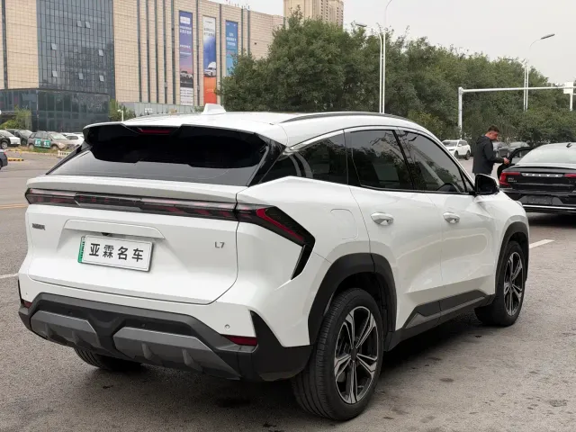 Geely Galaxy L7 — Фото автомобиля 12